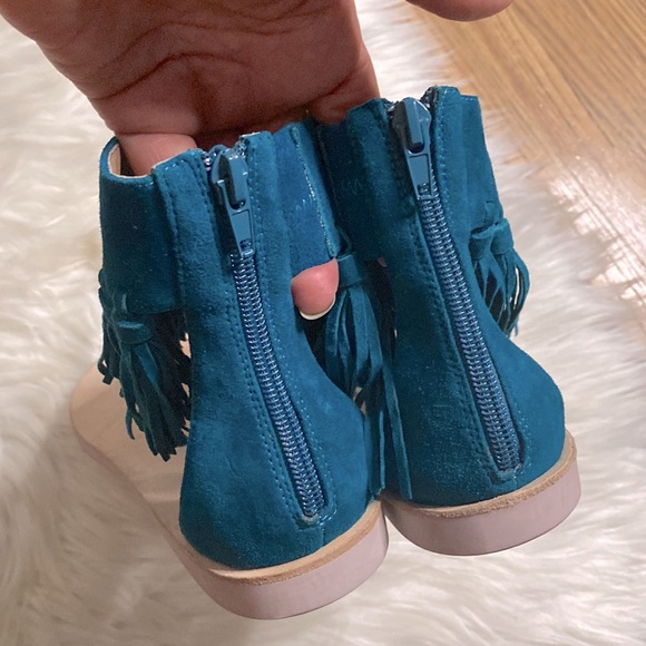 Jeffrey Campbell
Color:Aquamarine Suede
Borla Sandal in Blue Suede - Picture 5 of 12